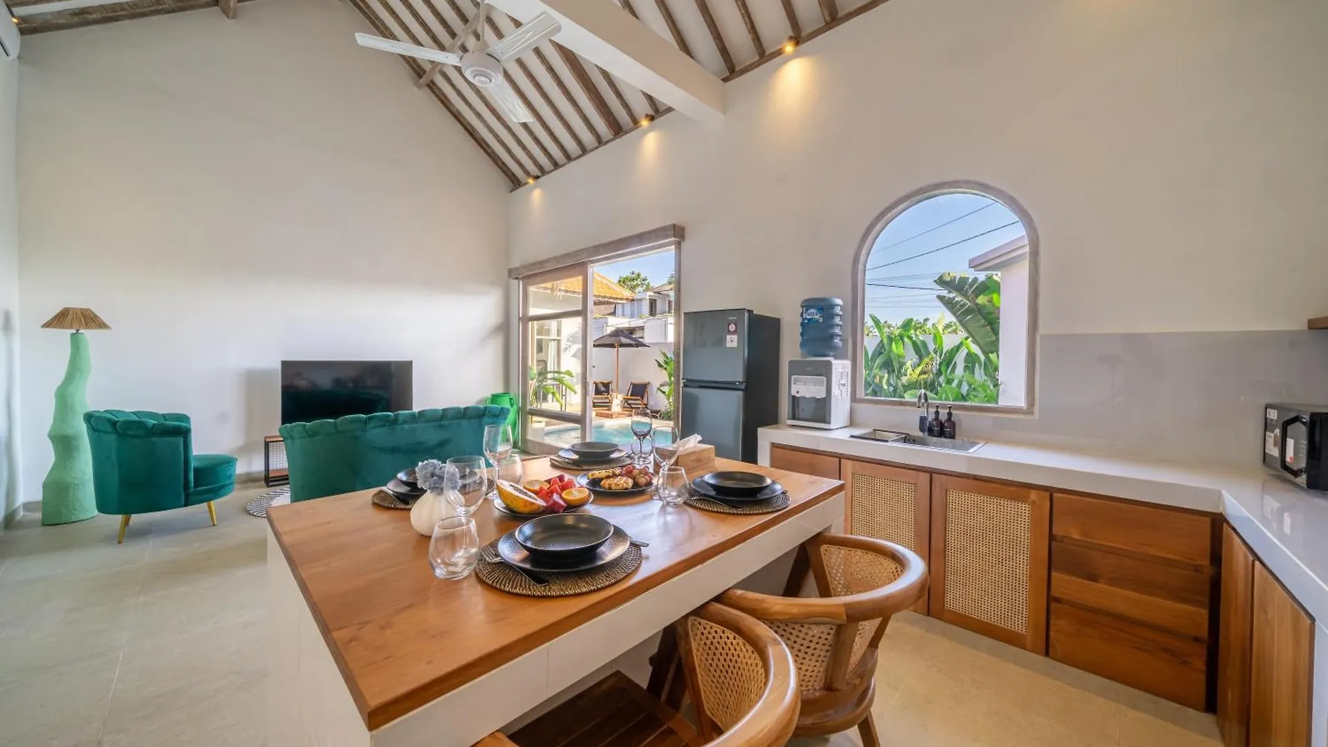 Ultimate Bali Retreat - Modern 2-Bedroom Villa With Large Pool In Canggu!