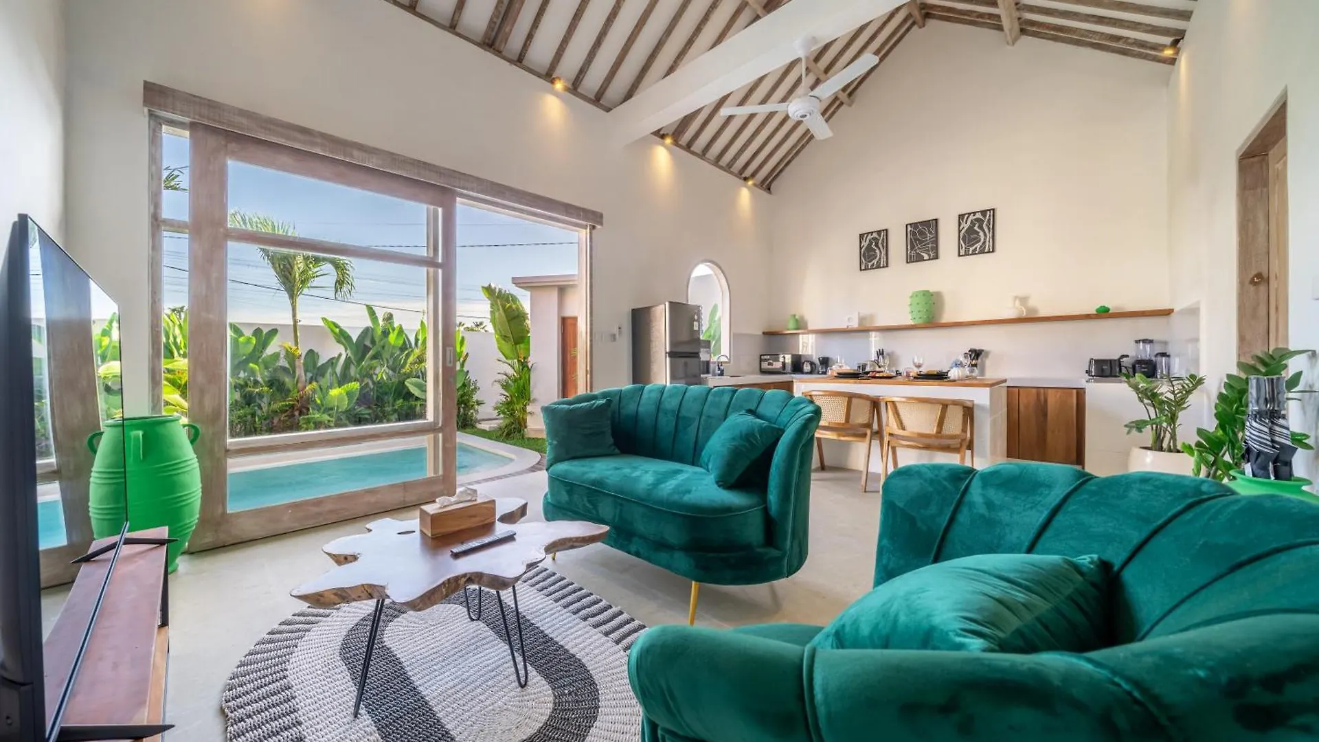 Ultimate Bali Retreat - Modern 2-Bedroom Villa With Large Pool In Canggu!