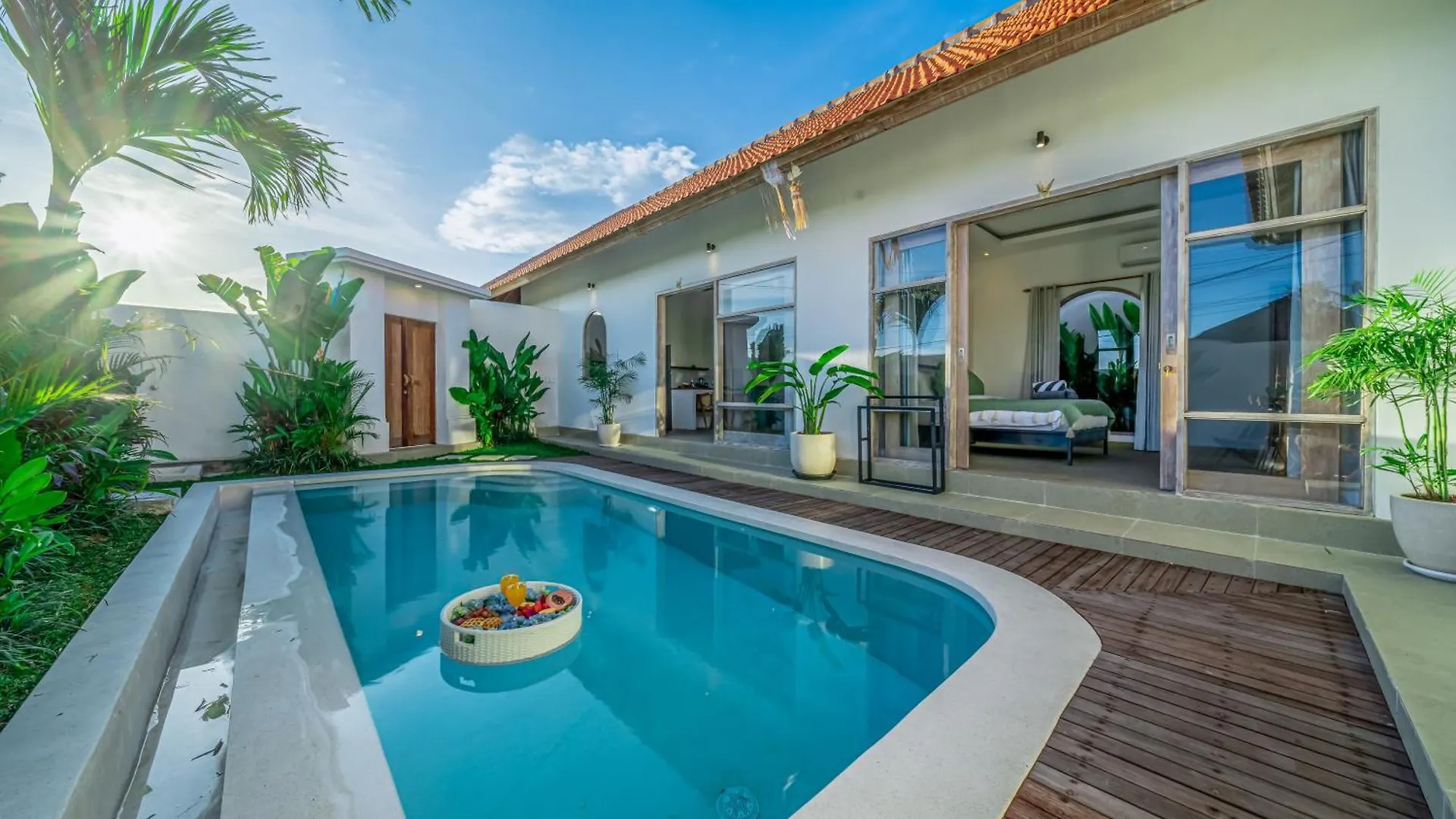 Ultimate Bali Retreat - Modern 2-Bedroom Villa With Large Pool In Canggu!