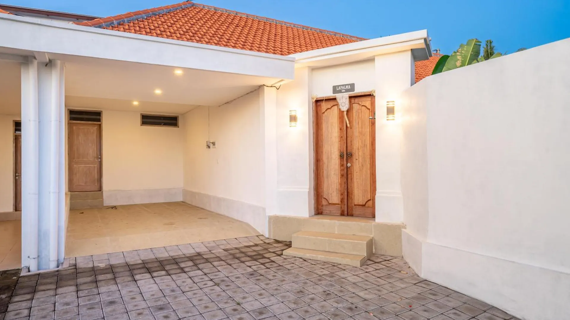 Ultimate Bali Retreat - Modern 2-Bedroom Villa With Large Pool In Canggu! Canggu (Bali)